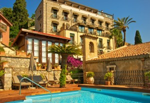 Taormina-hotel-pool-building